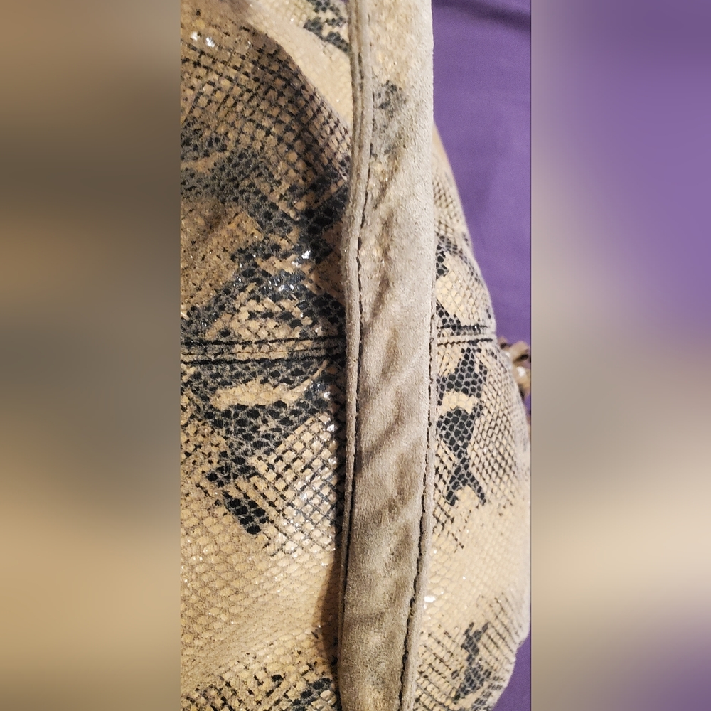**FREE with Any Purchase!**Snakeskin print handbag - Picture 10 of 11